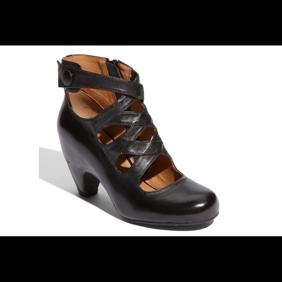 where are miz mooz shoes made